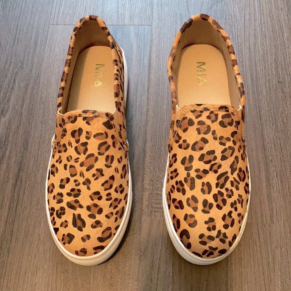 Women’s Mia Sneakers size 8.5